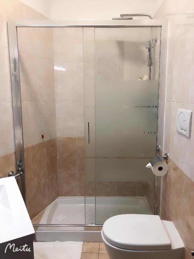 Romafullhouse Guesthouse Екстериор снимка