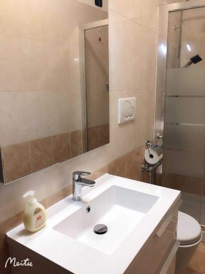 Romafullhouse Guesthouse Екстериор снимка