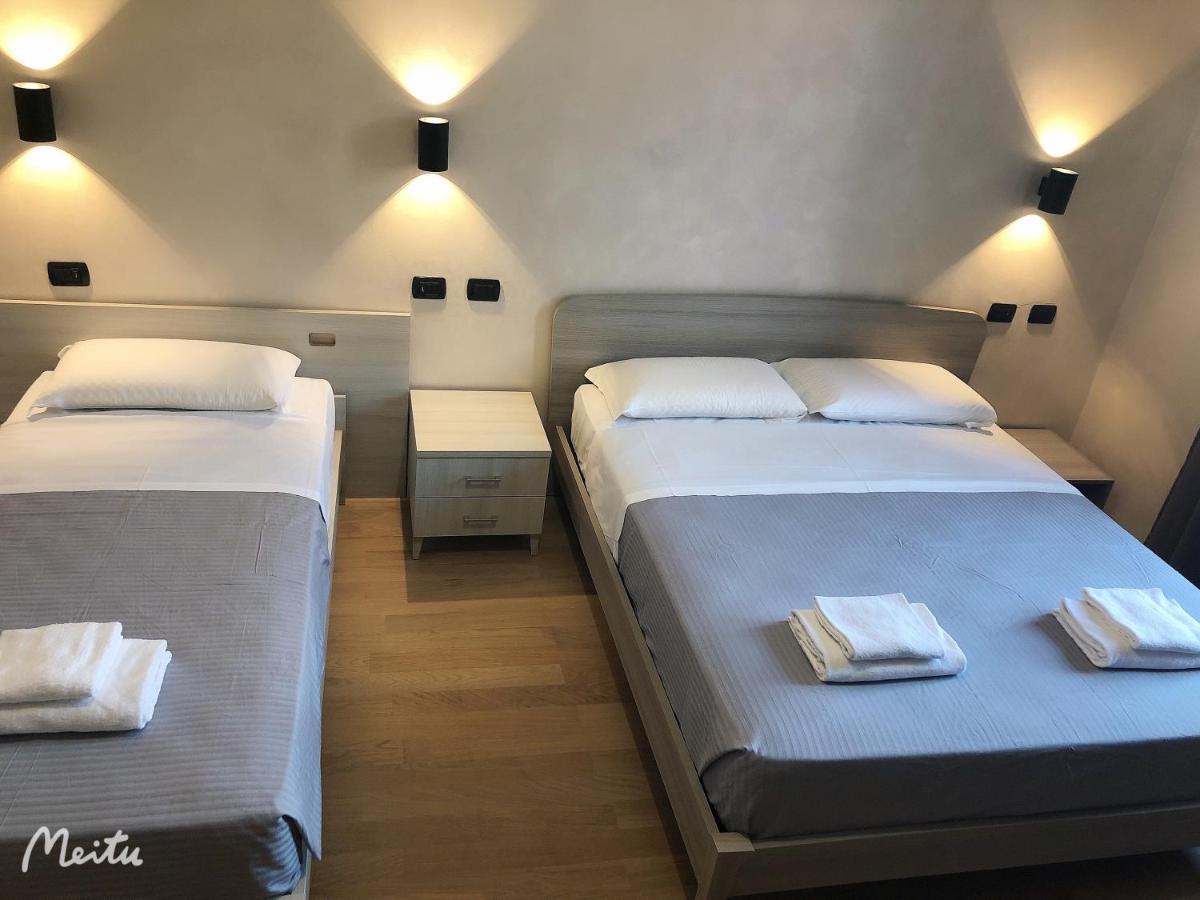 Romafullhouse Guesthouse Екстериор снимка